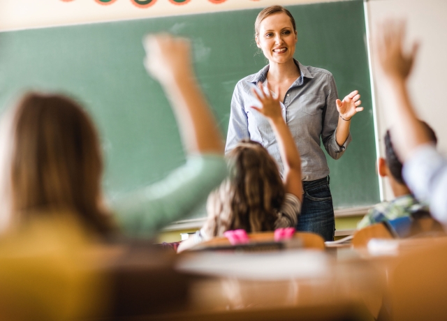 Religionspädagogin im Unterricht an der Schule Religionspädagogin im Unterricht an der Schule